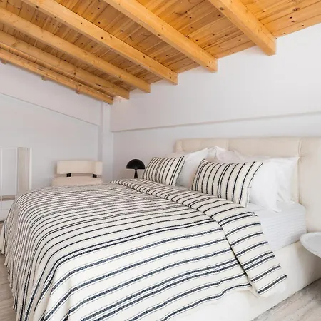 Solis Ortus Adults 16plus דירה אספרובלטה